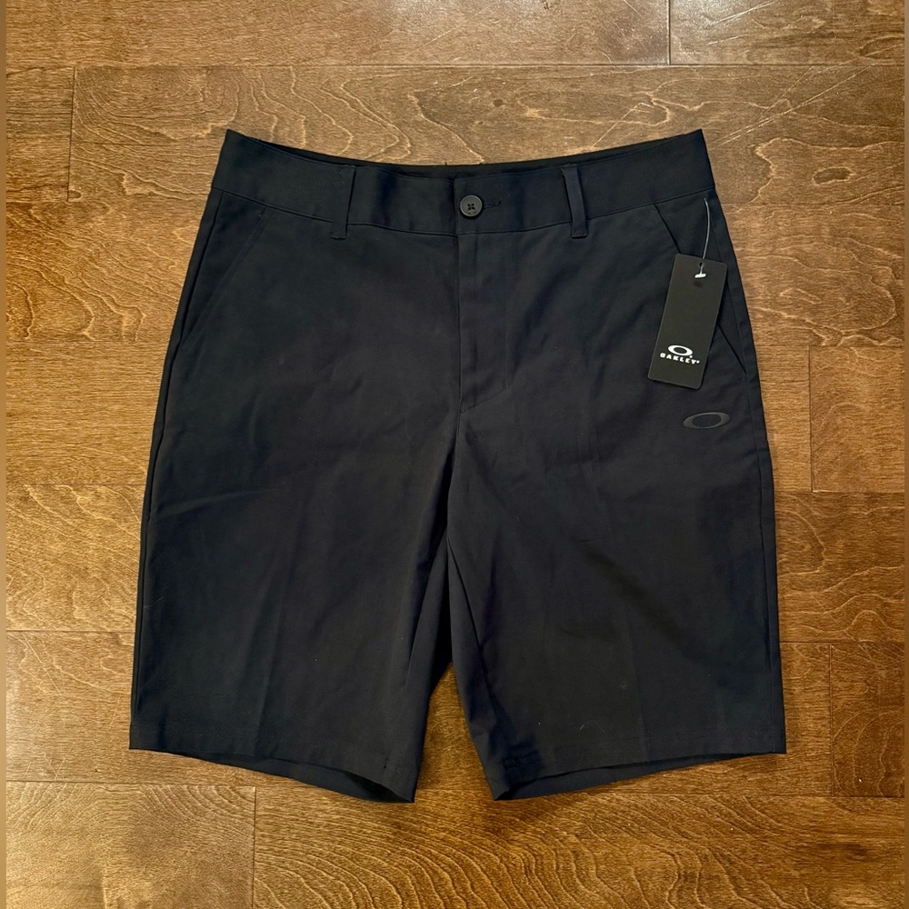 NWT Oakley Men's Icon Chino Golf Shorts